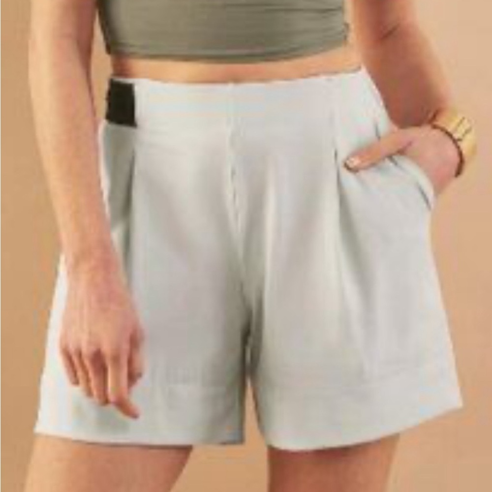 NWT Aday Turn it up shorts, cloud, XS